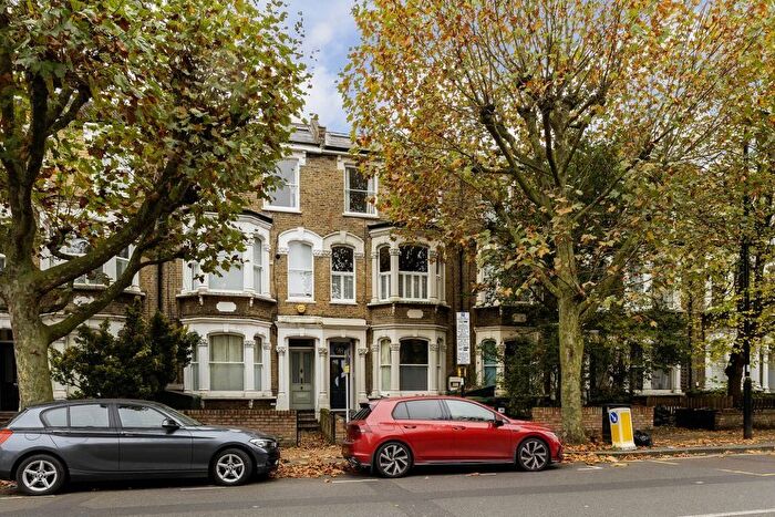 4 Bedroom Flat To Rent In Hanley Road, Finsbury Park, N4