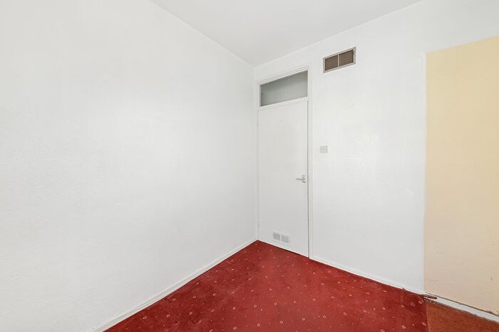 2 Bedroom Flat For Sale In Greenbay Road, London, SE7