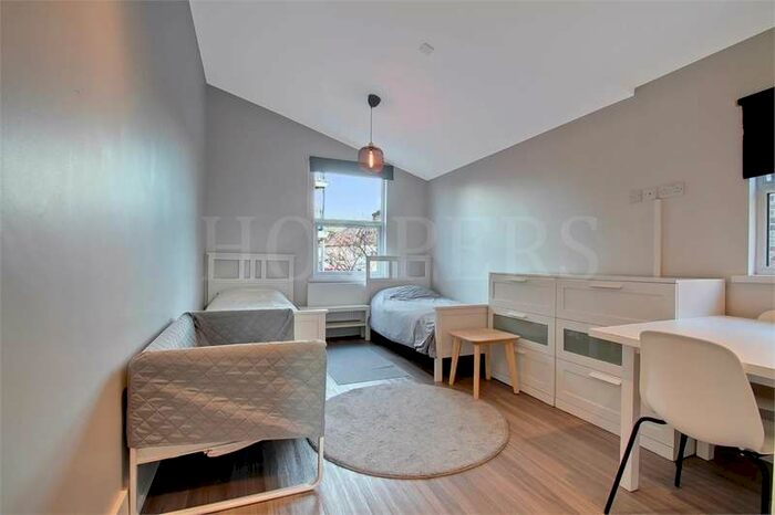 Flat To Rent In Oldfield Road, NW10