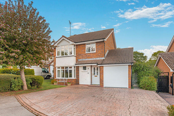 4 Bedroom Detached House For Sale In Powys Grove, Banbury, OX16