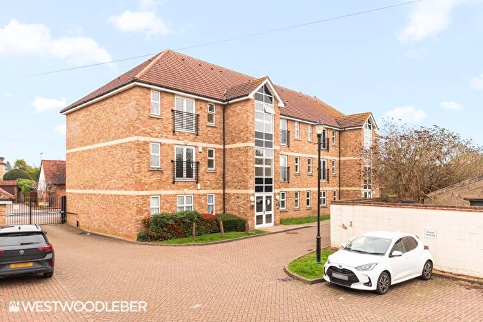 2 Bedroom Apartment For Sale In Park Lane, Broxbourne, EN10