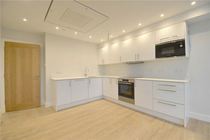 3 Bedroom Flat To Rent In Woodlark Road, Cambridge, CB3