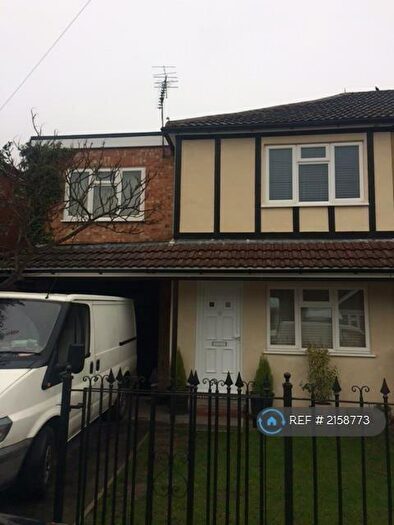 4 Bedroom Semi-Detached House To Rent In Common Lane, New Haw, KT15