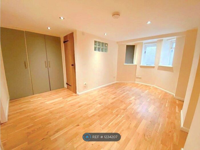 1 Bedroom Flat To Rent In Emscote Road, Warwick, CV34