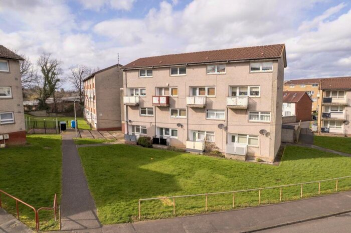 2 Bedroom Flat To Rent In Ross Place, Sprinhall, G73
