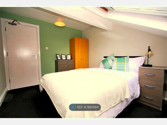 10 Bedroom Semi-Detached House To Rent In Mauldeth Road West, Manchester, M20