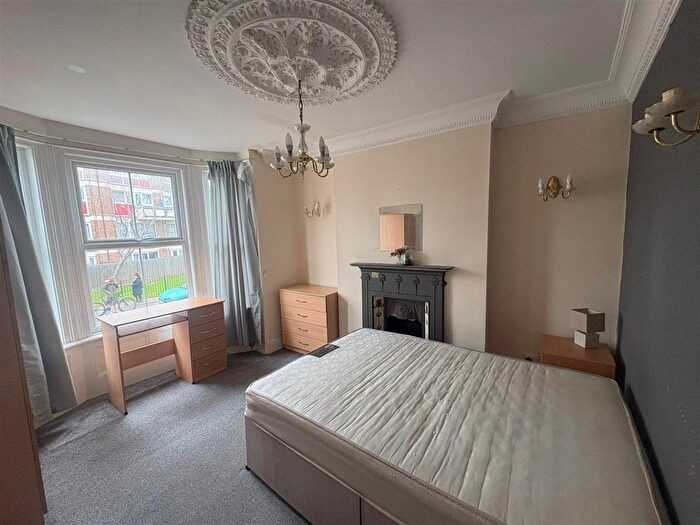 6 Bedroom Semi-Detached House For Sale In Cottage Grove, Southsea, Hampshire, PO5