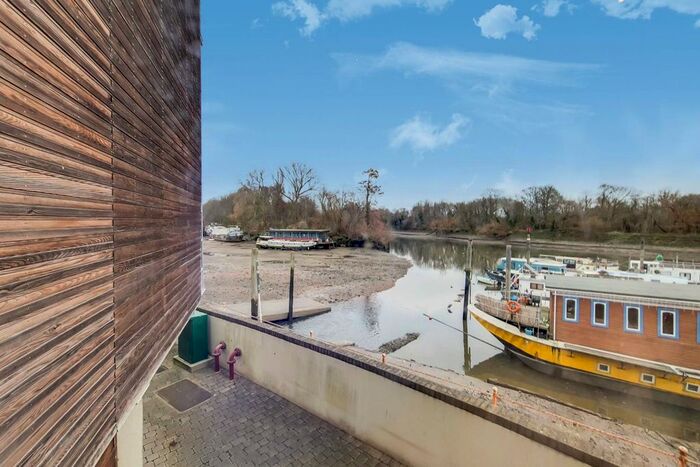 1 Bedroom Flat To Rent In Charleville Mews, Isleworth, TW7