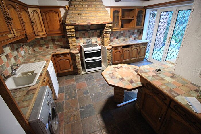 1 Bedroom Detached House To Rent In Coldharbour Lane, Hayes, UB3