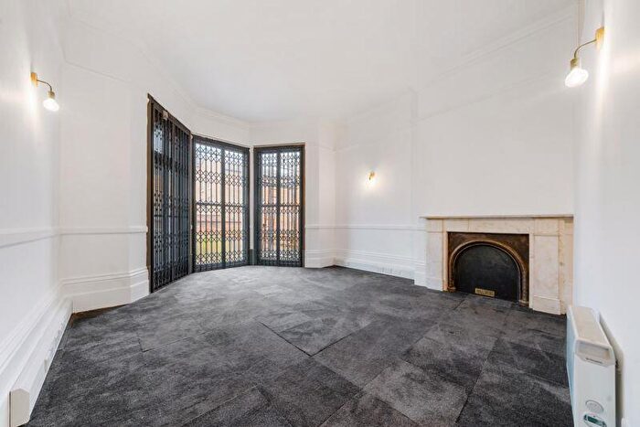 2 Bedroom Flat To Rent In Cavendish Road, London, SW12