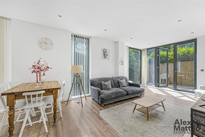 2 Bedroom Flat To Rent In Quebec Way, London, SE16