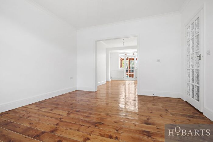 3 Bedroom Semi-Detached House To Rent In Enfield, EN2