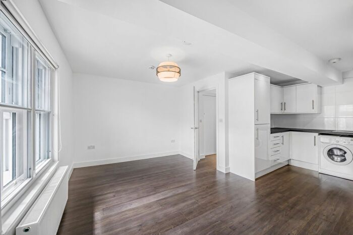 Property To Rent In The Club House, TW1