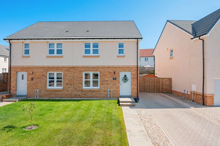 3 Bedroom Semi-Detached House For Sale In Ben Lomond Drive, East Calder, EH53