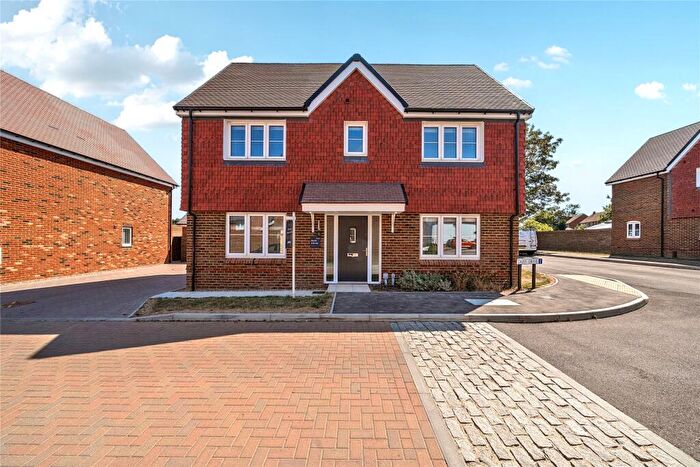 4 Bedroom Detached House For Sale In The Weaver, Swanley, Kent, BR8