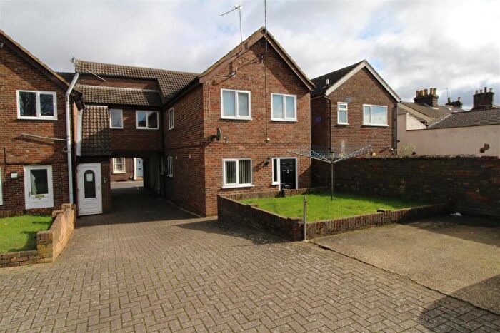 1 Bedroom Maisonette To Rent In Clare Court, Edward Street, Dunstable, LU6