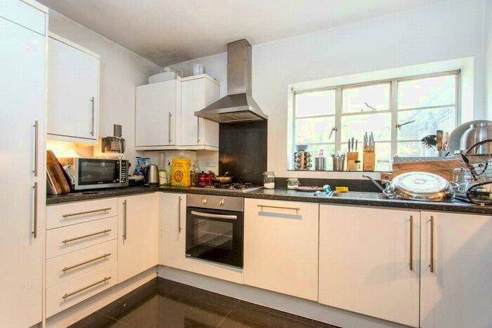 3 Bedroom Apartment To Rent In Brookland Rise, London, NW11