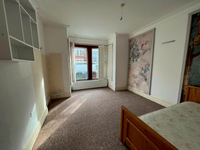 2 Bedroom Flat To Rent In Cunningham Park, Harrow, HA1