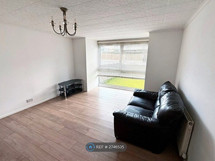 1 Bedroom Flat To Rent In Grove Hill, South Woodford, E18