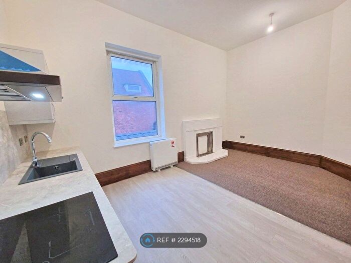 2 Bedroom Flat To Rent In City Road, Birmingham, B16