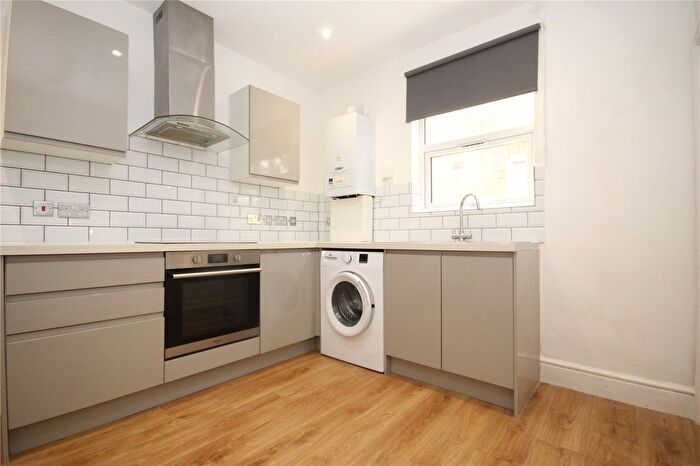 2 Bedroom Flat To Rent In Southcroft Road, London, SW17