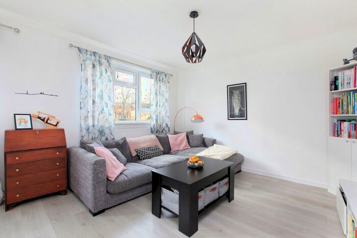 3 Bedroom Maisonette To Rent In Melody Road, Wandsworth, SW18