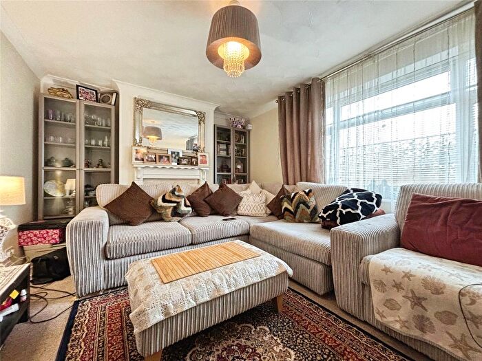 2 Bedroom Maisonette For Sale In Little Heath Road, Tilehurst, Reading, RG31 - Photo 2