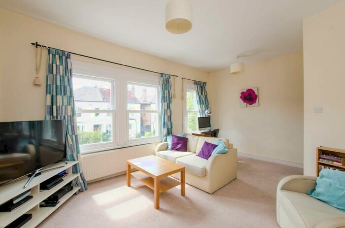3 Bedroom Maisonette To Rent In Byrne Road, Balham, London, SW12