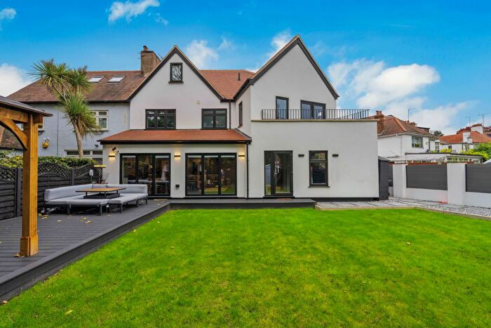 4 Bedroom Semi-Detached House For Sale In The Vale, London, NW11