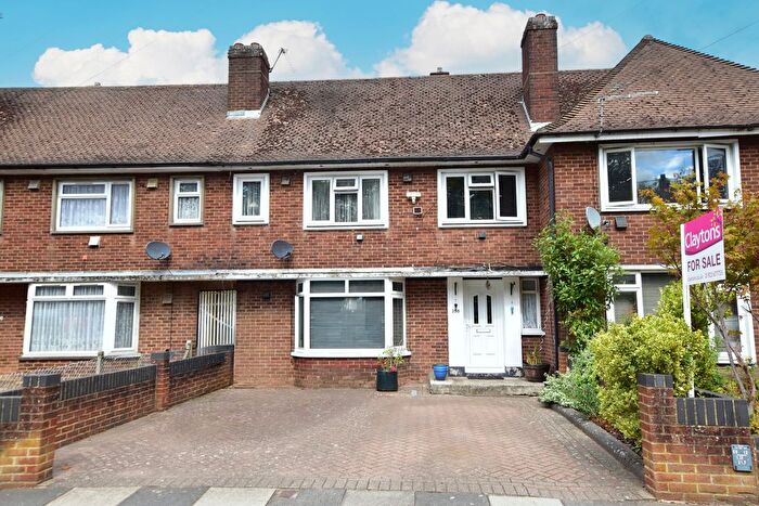 3 Bedroom Terraced House For Sale In Leggatts Rise, Watford, WD25