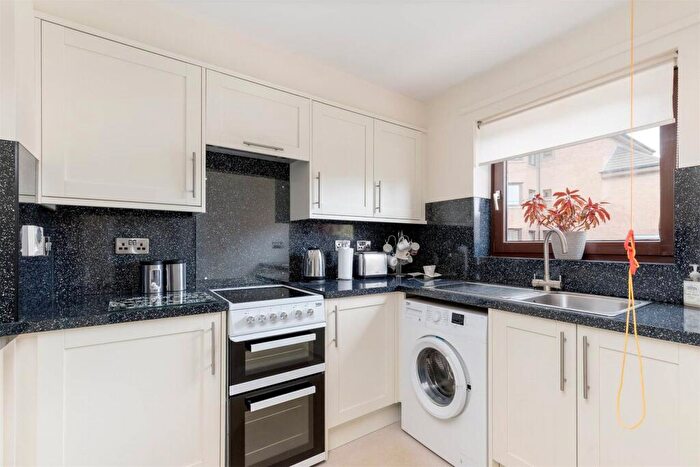1 Bedroom Flat For Sale In Carlyle Court, Comely Bank Road, Stockbridge, Edinburgh, EH4