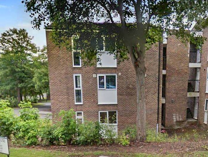 2 Bedroom Ground Flat To Rent In Lumley Close, Oxclose, Washington, Tyne And Wear, NE38