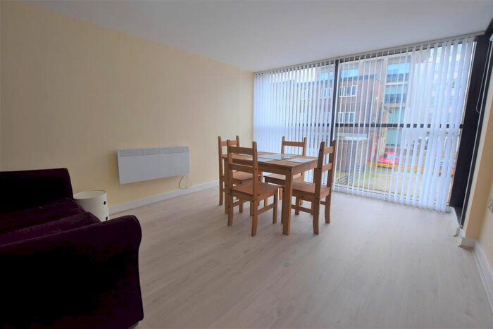 2 Bedroom Flat To Rent In Hamilton House, Pall Mall, L3