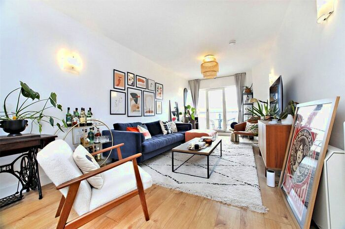 2 Bedroom Flat To Rent In Artichoke Hill, London, E1W