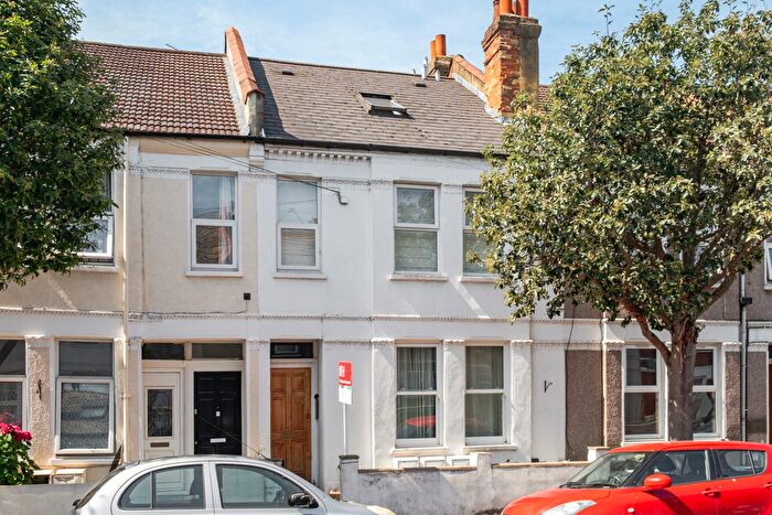 2 Bedroom Flat For Sale In Gilbey Road, Tooting, London, SW17