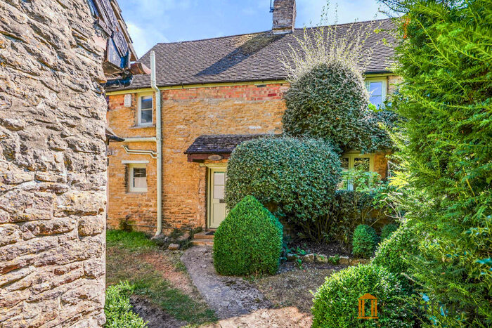 2 Bedroom Cottage To Rent In High Street, Finstock, OX7