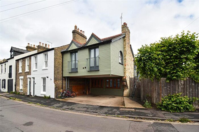 1 Bedroom Apartment To Rent In Derby Street, Cambridge, Cambridgeshire, CB3