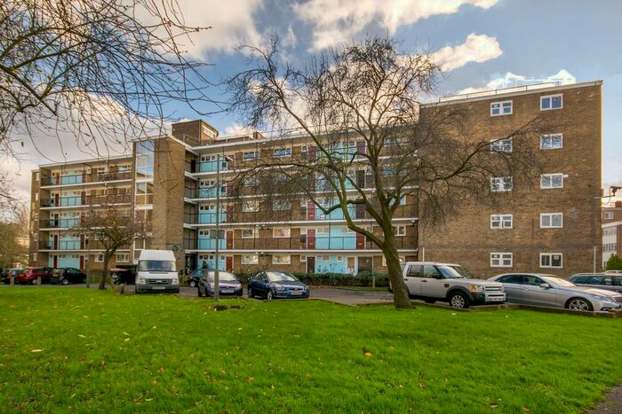 1 Bedroom Flat To Rent In Cortis Road, Putney Heath, London, SW15