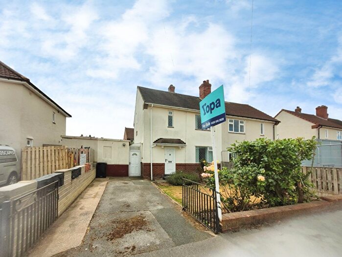 2 Bedroom Semi-Detached House For Sale In Mill Pit Lane, Leeds, LS26