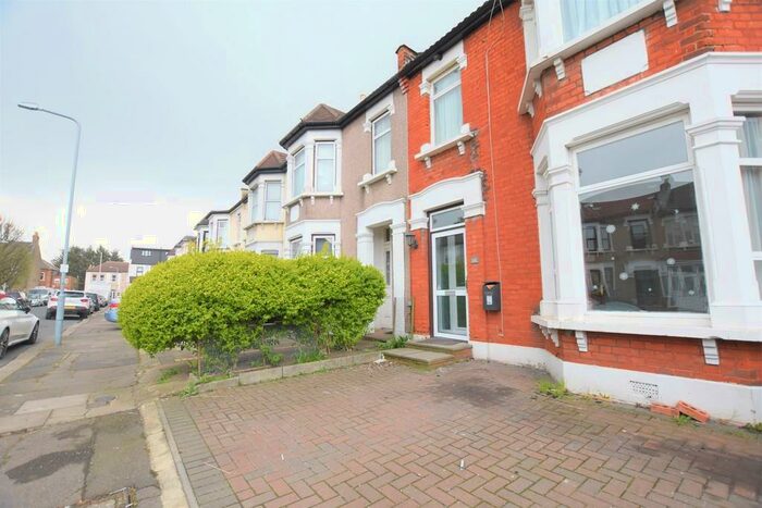 4 Bedroom Terraced House To Rent In Kimberley Avenue, Ilford, IG2