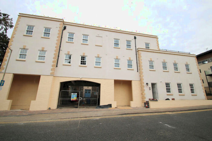 1 Bedroom Flat To Rent In Coptfold Road, Brentwood, Essex, CM14