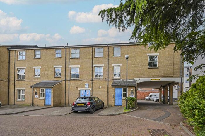 2 Bedroom Flat To Rent In Cleveland Grove, Whitechapel, London, E1