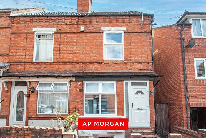 3 Bedroom Flat For Sale In Lodge Road, Redditch, Worcestershire, B98