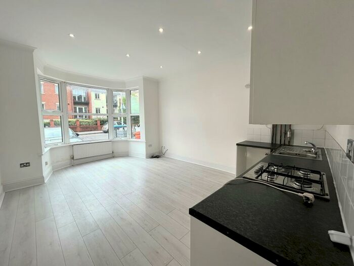 2 Bedroom Flat To Rent In Junction Road Subhann House, RM1