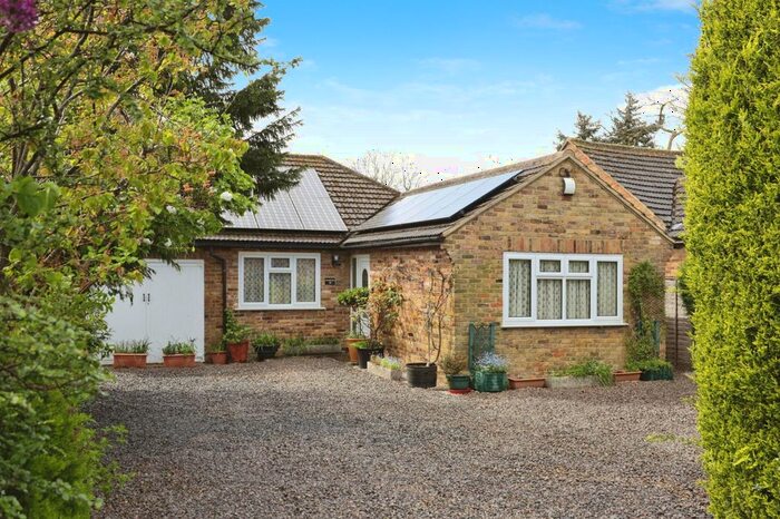 3 Bedroom Bungalow To Rent In Peterhill Close, Gerrards Cross, Buckinghamshire, SL9