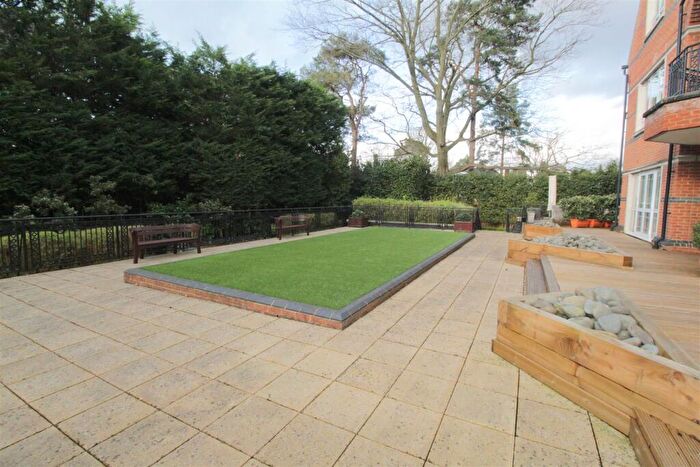 2 Bedroom Apartment To Rent In Cavendish Road, Weybridge, KT13