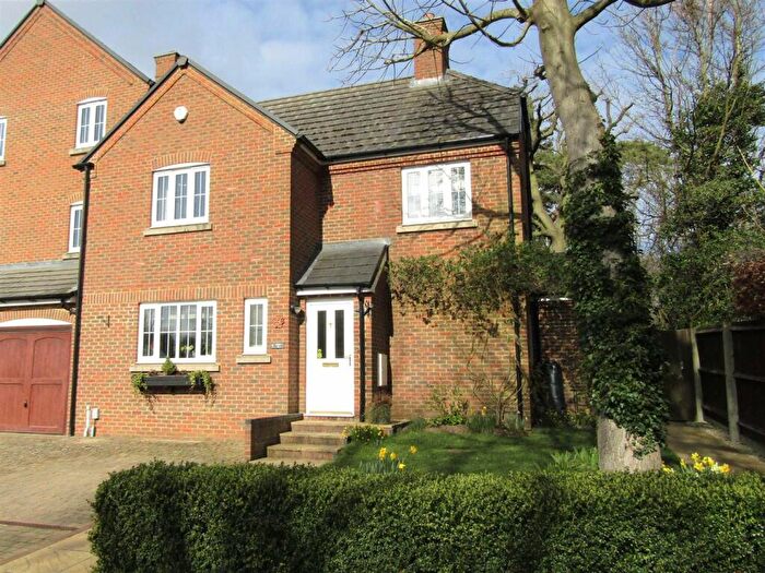 3 Bedroom End Of Terrace House For Sale In Robins Hill, Hitchin, SG4