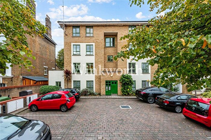 2 Bedroom Flat For Sale In Green Lanes, London, London, N4