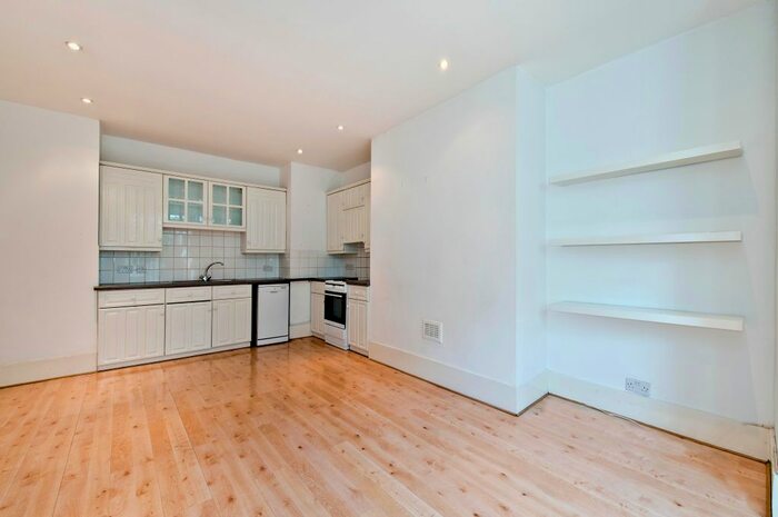 2 Bedroom Flat To Rent In Sinclair Road, Brook Green, London, Uk, W14