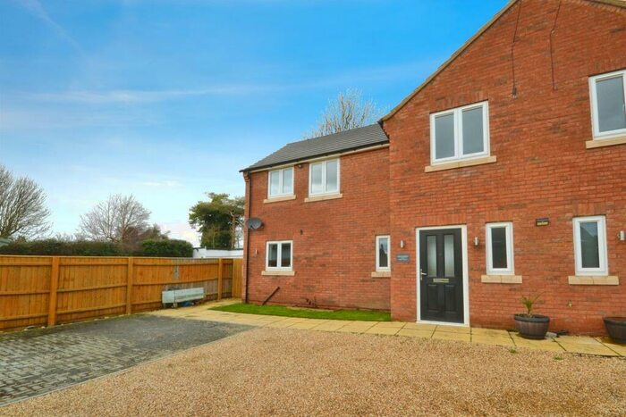 3 Bedroom Semi-Detached House For Sale In Back Bank, Whaplode Drove, Spalding, PE12